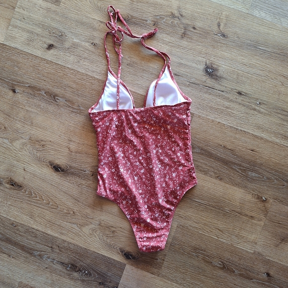 Cute Floral one piece - Picture 6 of 13